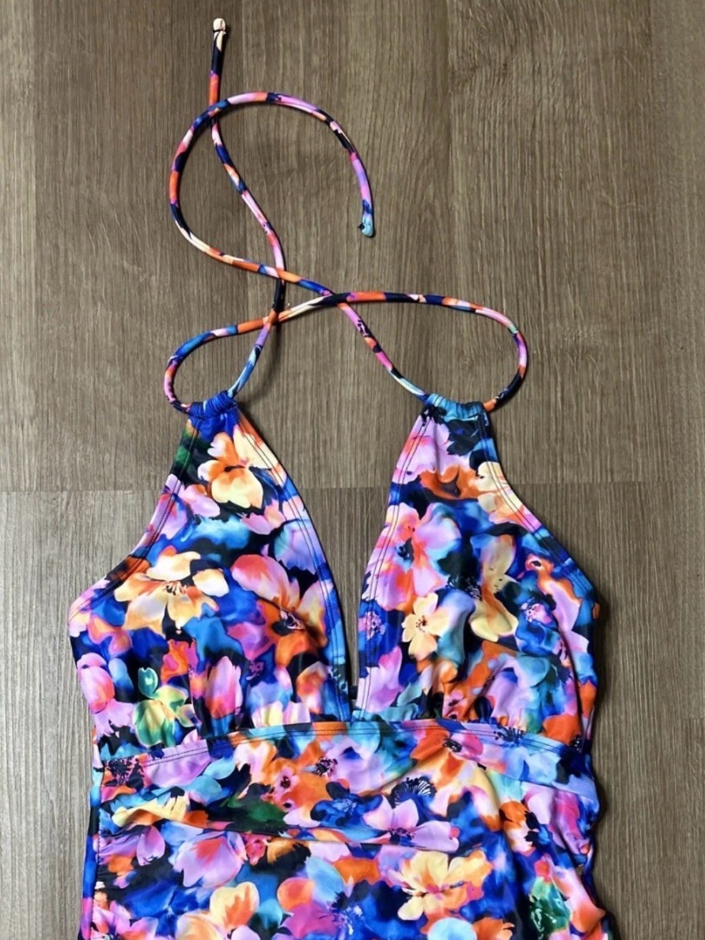 Younique Swimsuit Top only Womens Size Large in excellent condition padded